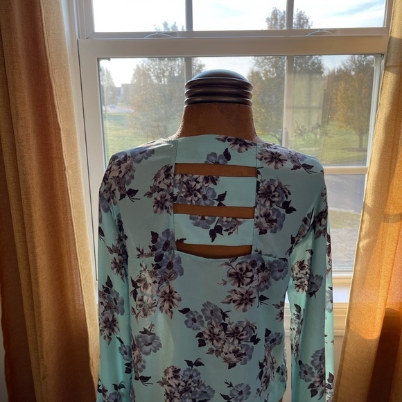 Sugar + L!ps Floral Blouse - Picture 3 of 5